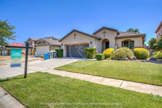 Building Photo - Plumas Lake Rental, Huge Living Room