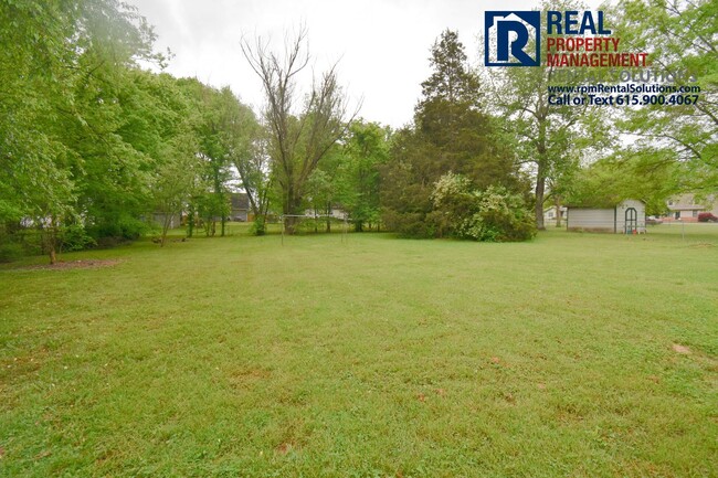 Building Photo - Great 3 bd 2.5 ba with Washer/Dryer includ...