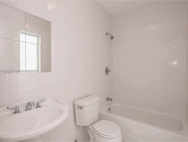 Building Photo - 4000 Alhambra Cir