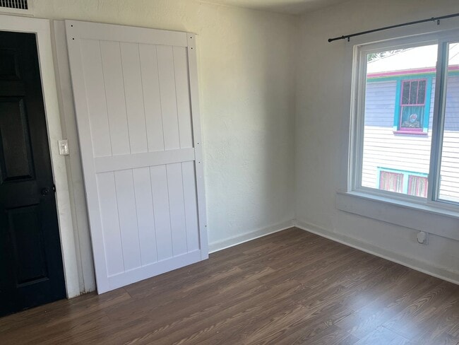 Building Photo - Rent the whole top floor!