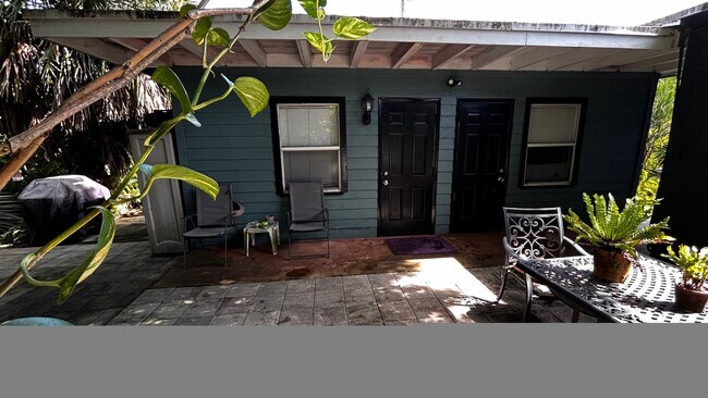 Building Photo - 545 SW 15th Ave