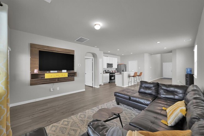 Building Photo - 2267 Raider Dr