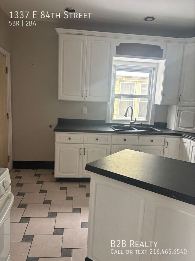 Building Photo - 1337 E 84th St