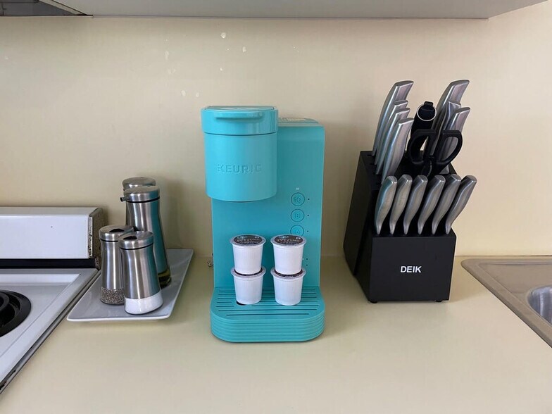 Building Photo - 810 S Surf Rd