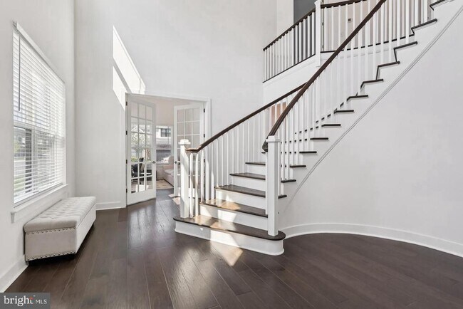 Building Photo - 2 Dogleg Ln