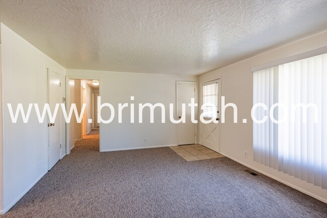 Building Photo - 646 E 5640 S
