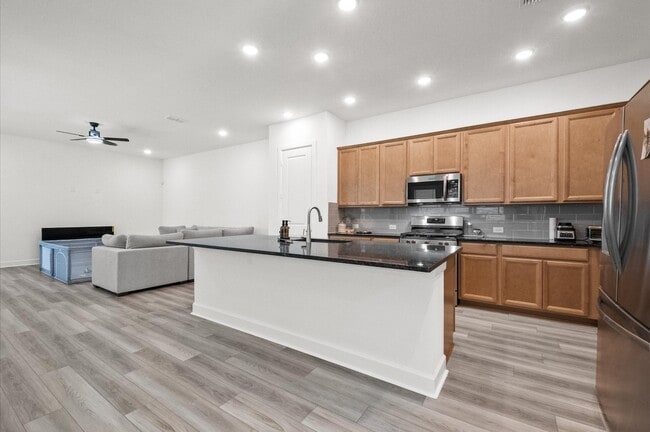 Building Photo - 1511 Emma Lk Dr