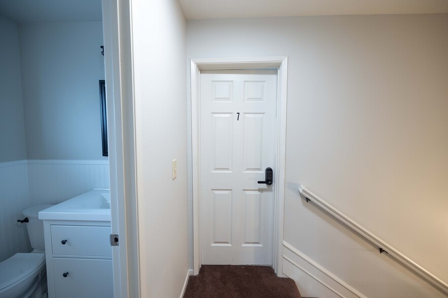 Building Photo - 401 S Main St