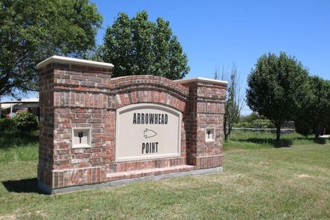 Building Photo - 100/102 Crossbow Ct.