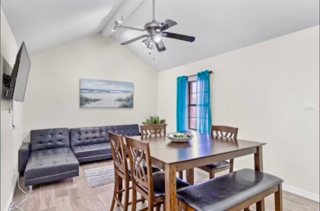 Building Photo - 102 W Corral St