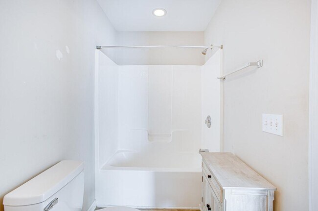 Building Photo - 2 Bedroom, 2.5 Bathroom Townhome in Landings at Montague - Goose Creek