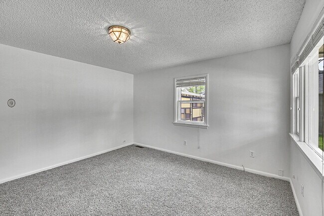 Building Photo - $3,250- Location! 2 Bed 2.5 Bath 2 Non-Con...