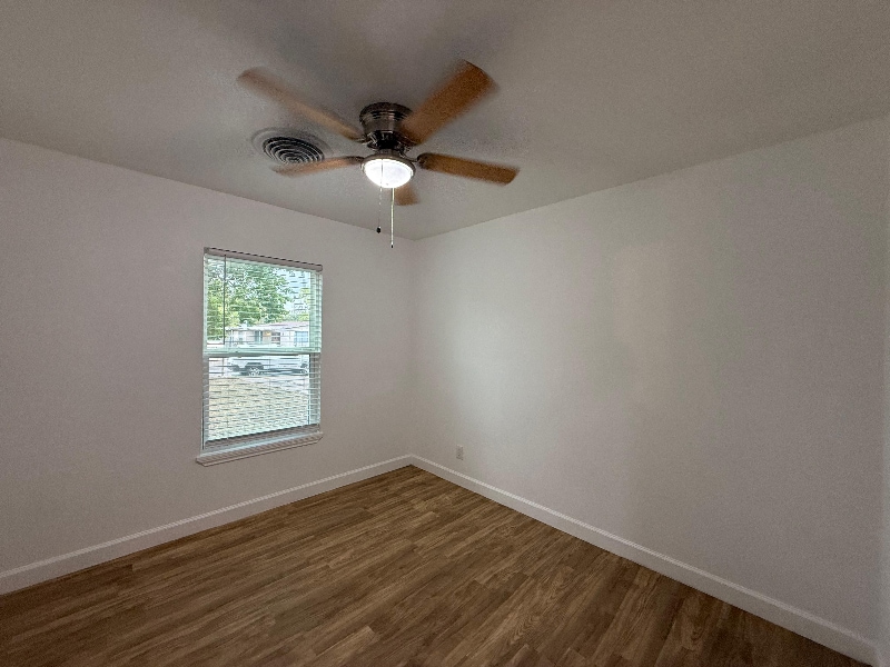 Building Photo - 219 Serna Park