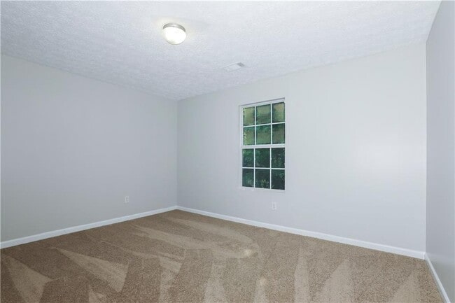 Building Photo - 592 Elle's Wy