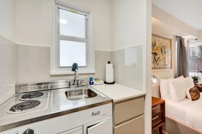 Building Photo - 3020 Seville St