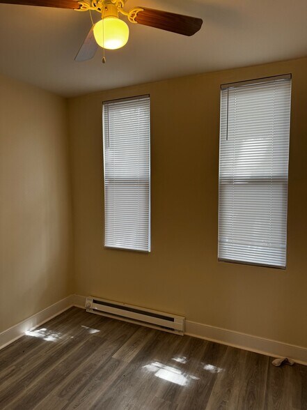 Building Photo - 2560 Bonnaffon St