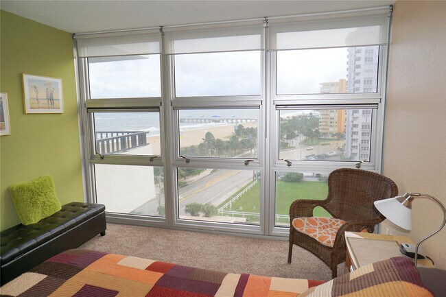 Building Photo - 525 N Ocean Blvd