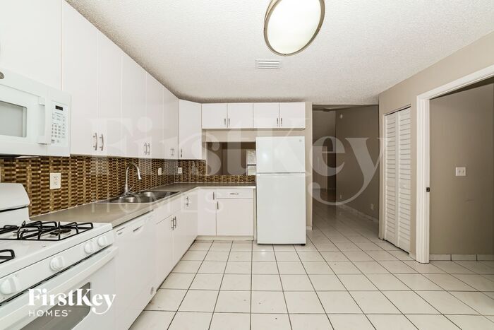 Building Photo - 5168 Edgecliff Ave