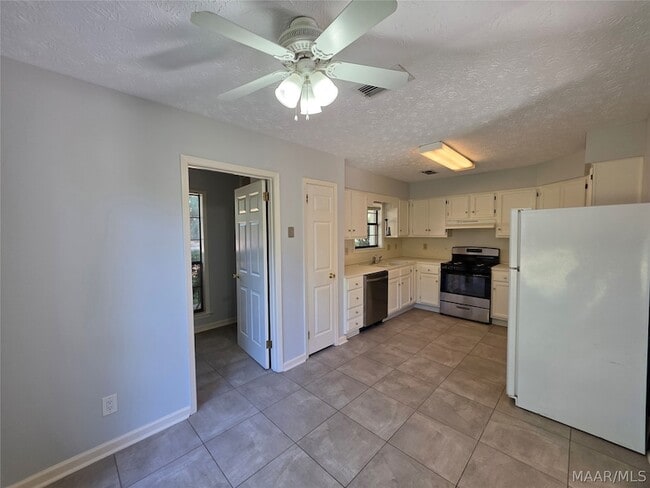 Building Photo - 6225 Whitewater Ct