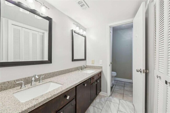 Building Photo - 73 Montre Square NW