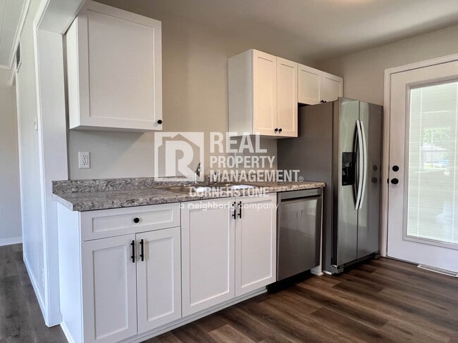 Primary Photo - AVAILABLE NOW!! 3 Bedroom Home with Huge Y...