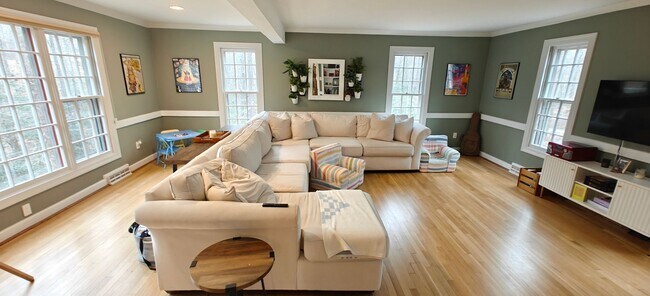 Building Photo - New renovation with River access in Midlothian