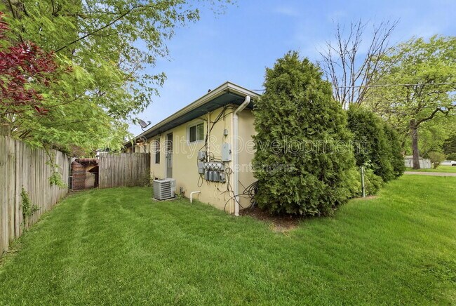 Building Photo - 907- 913 3rd Street