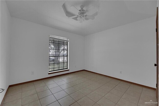 Building Photo - 6904 N 33rd St
