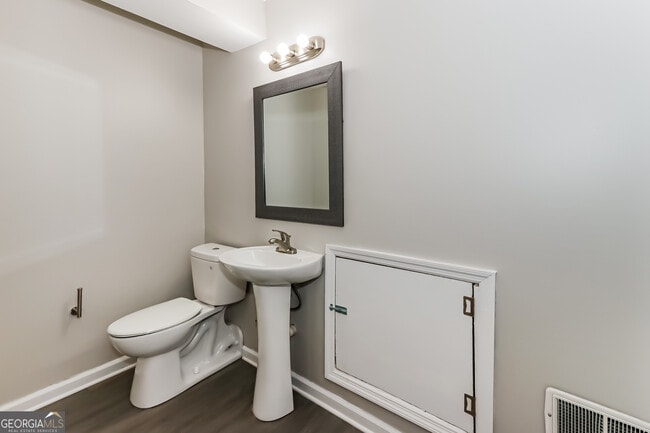 Building Photo - 6702 Londonderry Dr