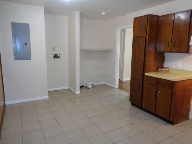 Building Photo - 4 Bedroom House for Rent-Close to University Parkway