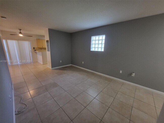 Building Photo - 3415 NE 9th Dr