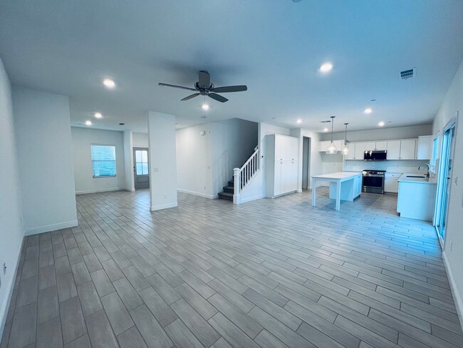 Building Photo - Beautiful Lennar 4-Bedroom Home with Resor...