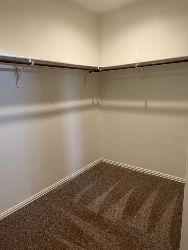 Building Photo - 6911 Brisco Rd