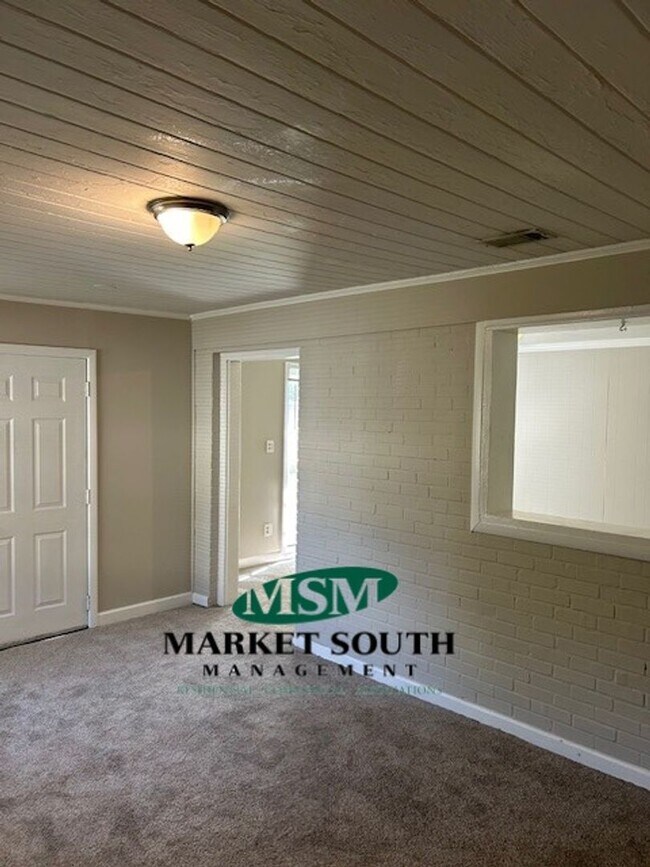 Building Photo - *REDUCED!!* BRICK RANCH OFF SKIDAWAY- AVAI...