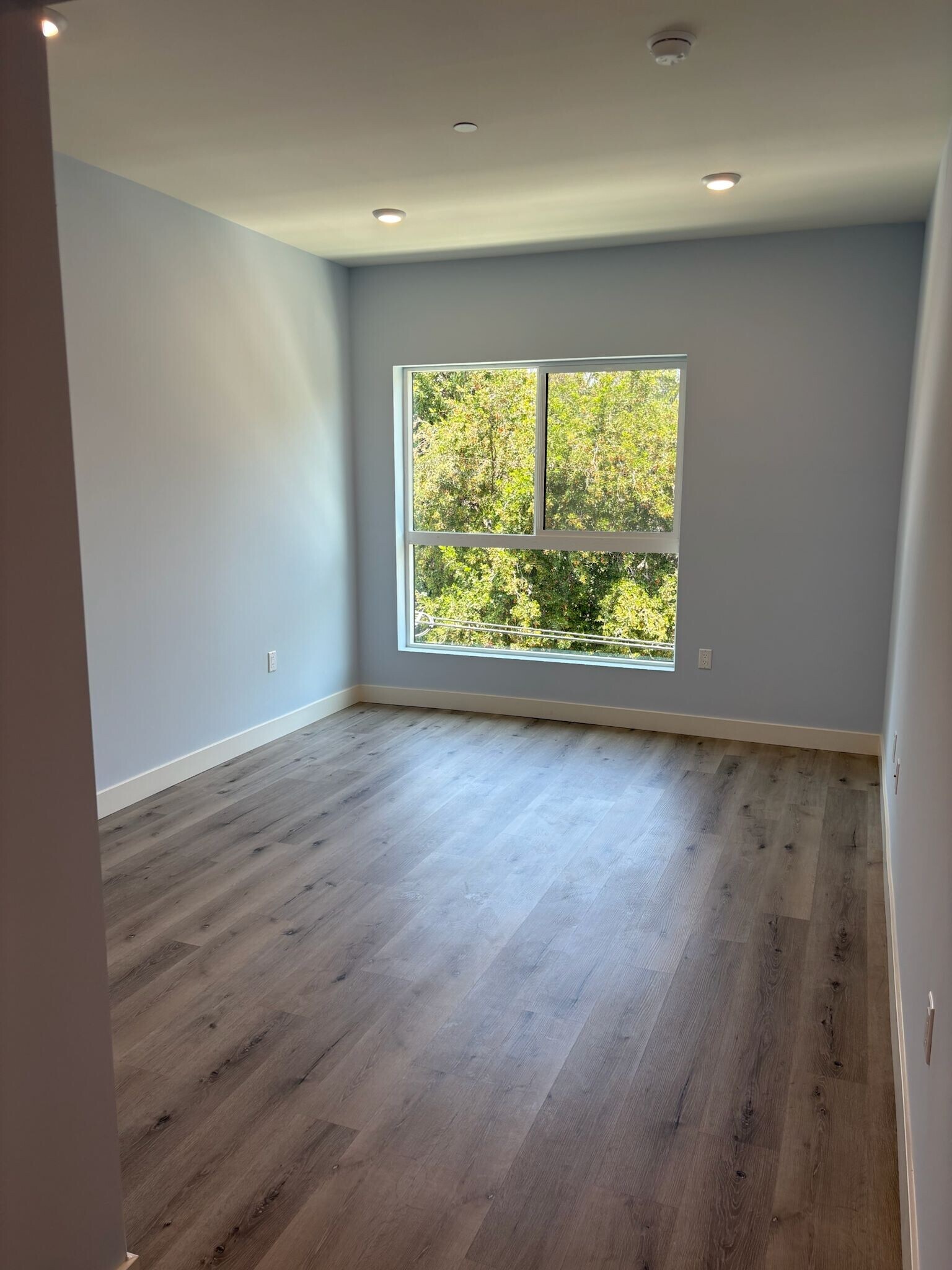 Building Photo - 10739 Kling St
