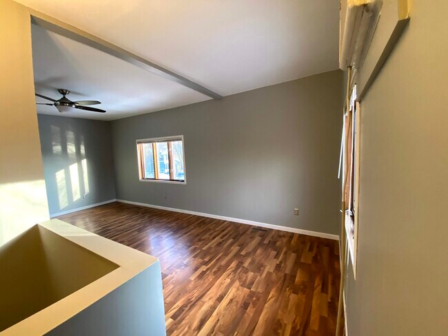 Building Photo - 669 Laurel Ave