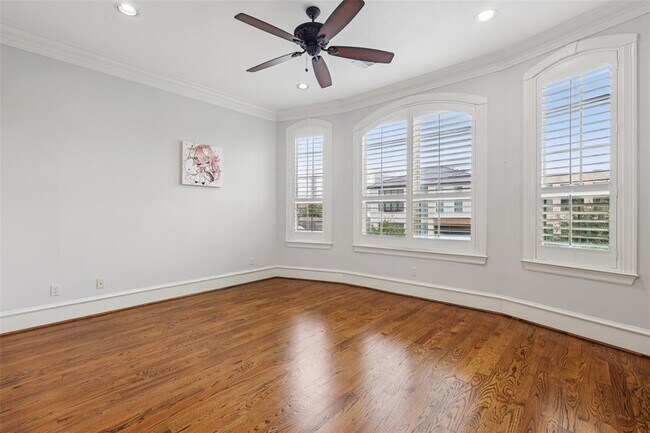 Building Photo - 5533 Navarro St