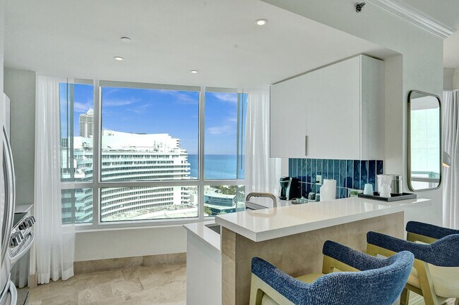 Building Photo - 4401 Collins Ave