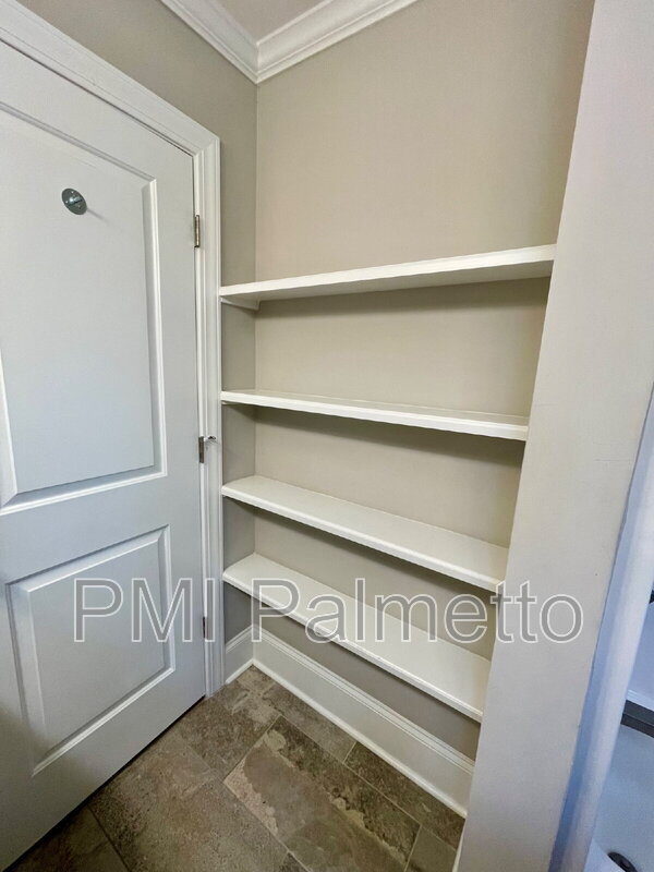 Building Photo - 746 Deerwood St