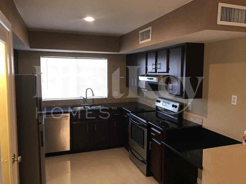 Building Photo - 6025 W Evans Dr