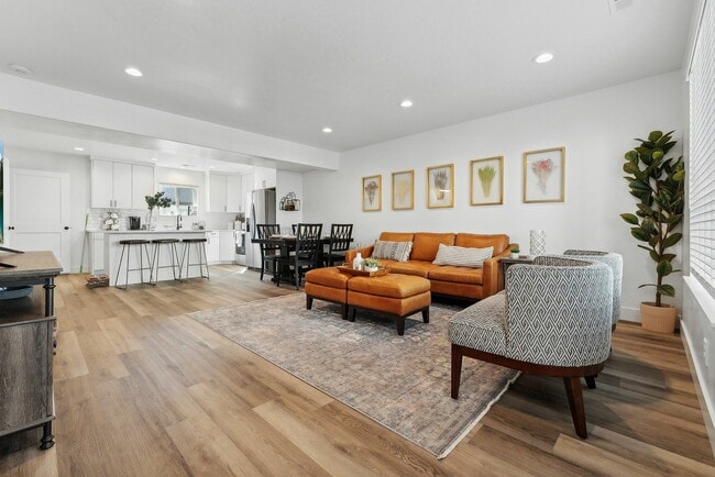 Jefferson Living Area Wall II - Madison Towns