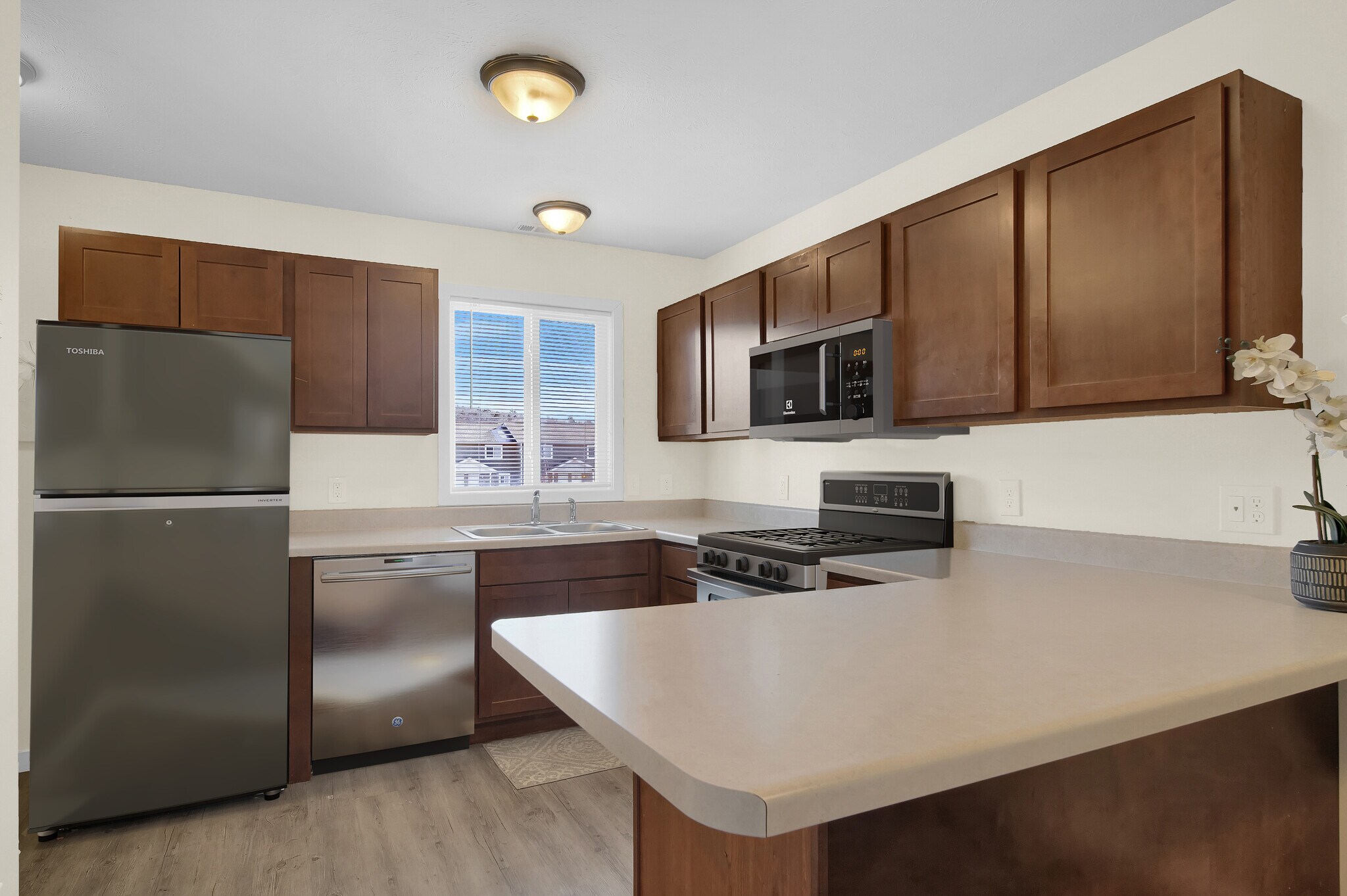 Building Photo - 3848 Vale Dr