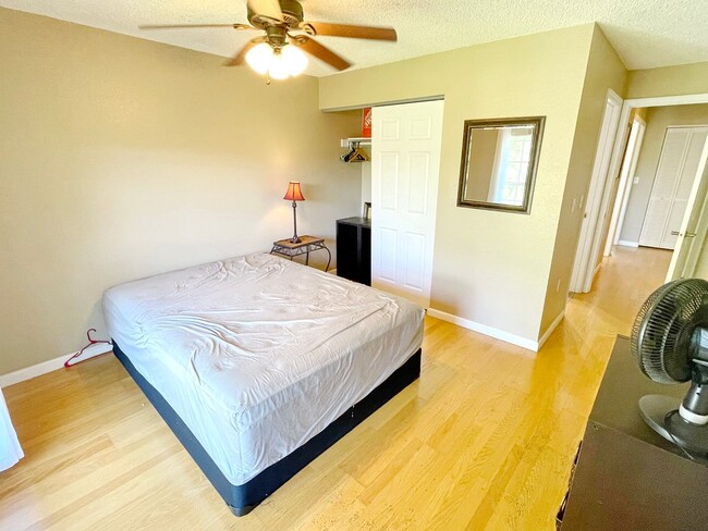 Building Photo - Furnished 2 Bedroom 2 Full Bathroom unit i...