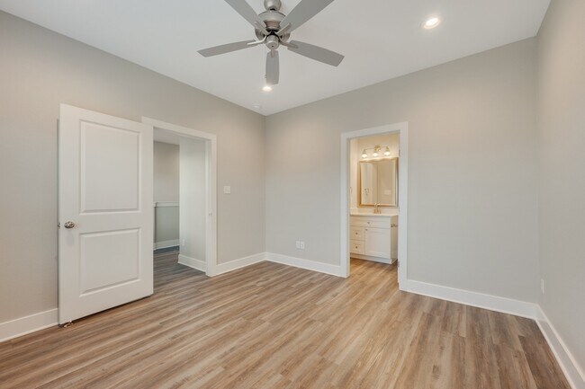 Building Photo - 212 Tee Dr