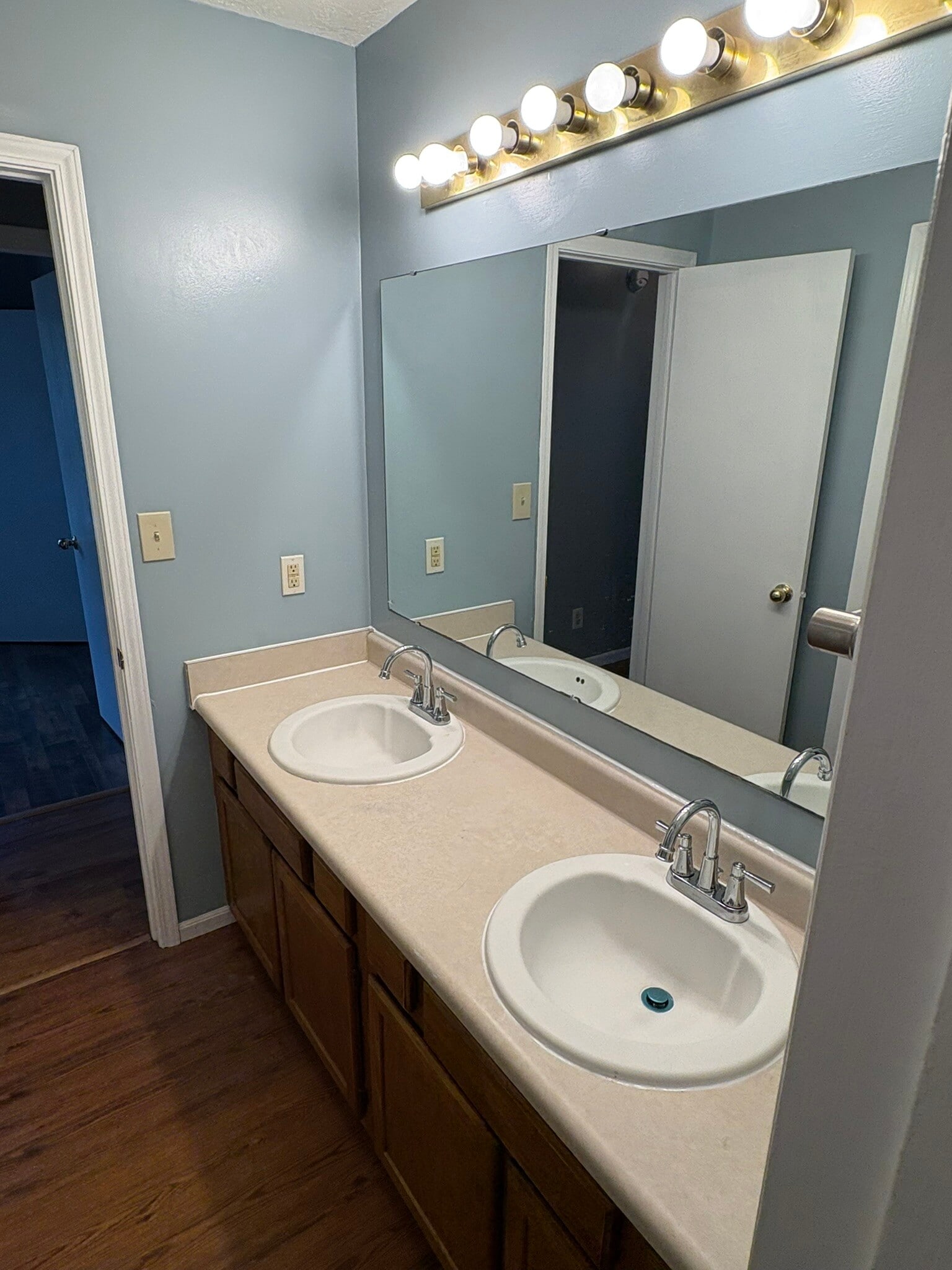 Building Photo - 1835 Carpenter Cir