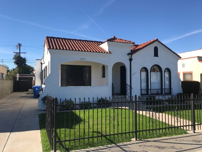 Building Photo - 2833 Somerset Dr