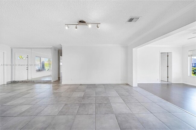Building Photo - 2632 SE 10th Ct