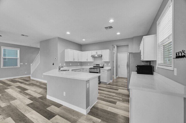 Building Photo - Charming 3-Bedroom Two-Story Home in Gated...