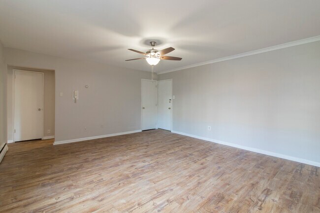 Building Photo - 383 Lakeside Rd