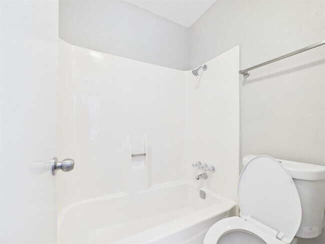 Building Photo - 10038 Woodland Village Dr